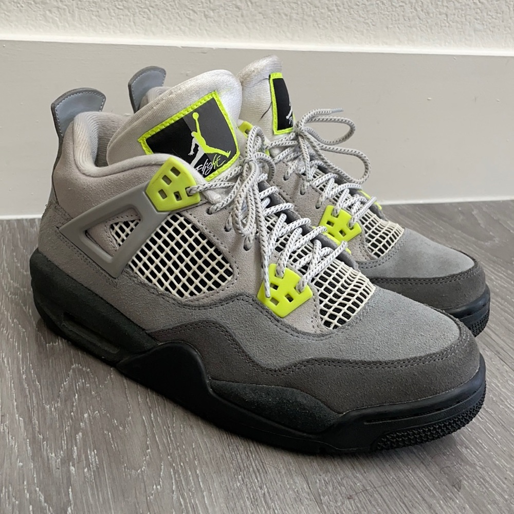 Jordan 4 Retro SE Neon